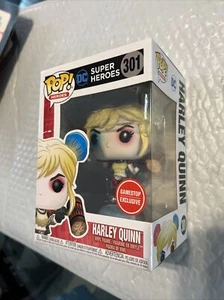 Funko POP! Harley Quinn #301 exclusiva de DC Super Heroes: Gamestop - Imagen 1 de 4