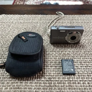 Insignia NS-DSC10SL 10 MP Silver Digital Camera W/Battery And Case Working! - Bild 1 von 7