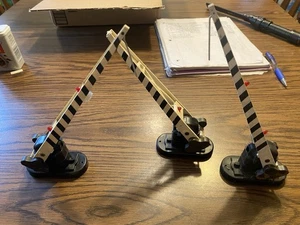 Vintage Lionel O Gauge Operating Crossing Gates# 252 TESTED - Picture 1 of 5