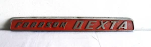 Metalowy emblemat Tabliczka znamionowa Maska silnika do ciągnika Fordson Dexta - Zdjęcie 1 z 7