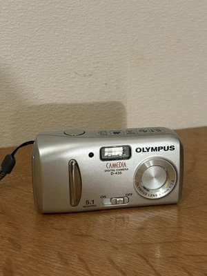 Olympus Camedia D-435 5.1MP Compact Digital Camera Silver Tested - Image 1 of 4