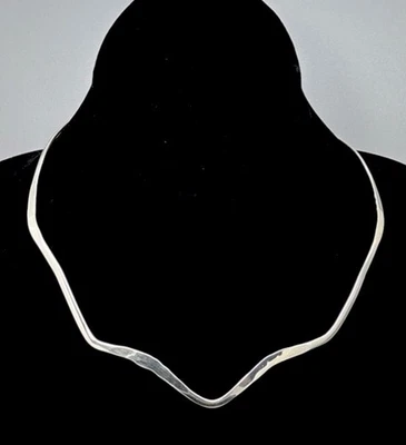 Hermoso Collar de Plata de Ley 925 Modernista Onda V Foto 1 de 4