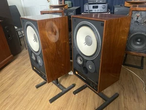 JBL 4311b Vintage original Speakers Walnut Cabinets ( Tested, New Grill Cloth) - Picture 1 of 20