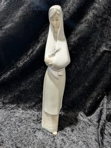 1985 NAO By Lladro, "Peasant Woman w/ Rabbit", Retired, NO BOX - PRE-OWNED - Picture 1 of 8