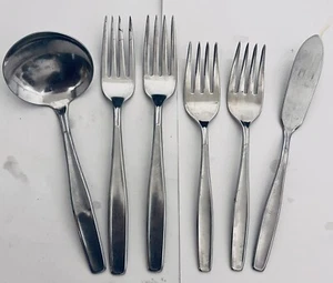 Lot 6: MODERN LIVING Rogers Cutlery Co Stainless - Salad & Dinner Forks ++ - Picture 1 of 5