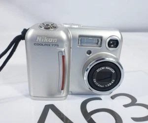 Nikon Coolpix 775 2.1MP Digital Camera - Silver refm - Picture 1 of 4
