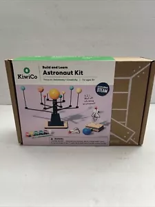Kiwico - Starter Kit Astronauta, Giocattolo di Apprendimento Spazio e Scienza per Bambini, Età 5+ - Foto 1 di 3
