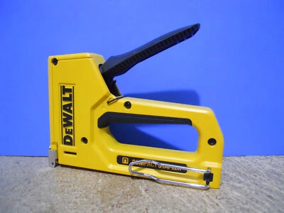 PISTOLA GRAPADORA GRAPADORA COMPACTA DE ALTA RESISTENCIA DEWALT DWHTTR130LH PRECISIÓN MILIMÉTRICA Foto 1 de 4