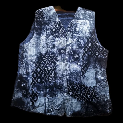 Chaleco de terciopelo de cachemira gótico vintage para hombre - patrón floral negro y plateado Foto 1 de 4