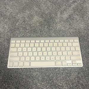 Apple A1255 Wireless Bluetooth Tastatur Aluminium/Weiß B15 - Bild 1 von 4