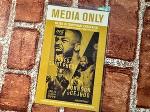 UFC 197 JON JONES, Henry Cejudo LAS VEGAS CREDENTIAL/PRESS PASS wiegt - Bild 1 von 4