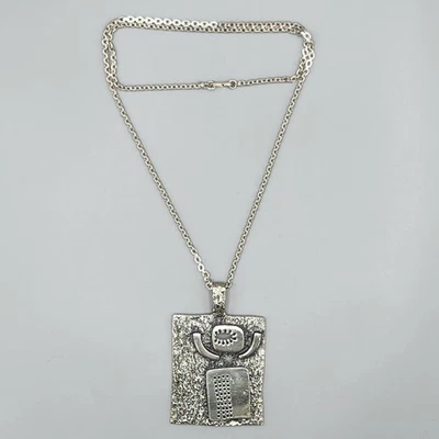 Colgante de peltre modernista Gilles Guy Vidal HEY MR. SPACEMAN con collar de cadena 28" Foto 1 de 4