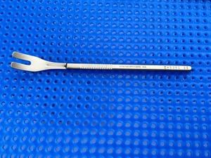 Karl STORZ Surgical E5381 25 Schepens Forked Retractor, 12mm x 40mm blade, 5.5" - Picture 1 of 3