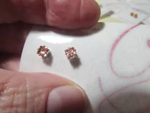 NEU/Karte ungetragen österreichische Kristallpfosten durchbohrte Ohrringe - HELLROSA 0,25ct Gr. - Bild 1 von 3