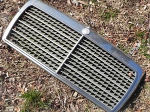 Mercedes Benz W124 GRILLE/GRILL 1987 300TD 300TE 300D 300CD - Picture 1 of 3