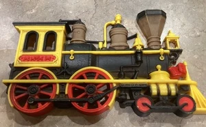 Vintage HOMCO Train Locomotive Plastic Wall Art Decor 1975 Made In USA - Picture 1 of 3