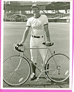 1986 KODAK GEORGE BRETT VERÖFFENTLICHTES FAHRRAD KLRF - TYP 1 PRESSEFOTO - Bild 1 von 2