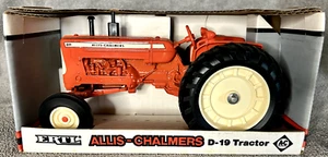1/16 ERTL Allis-Chalmers D-19 Diecast Farm Tractor - Picture 1 of 6