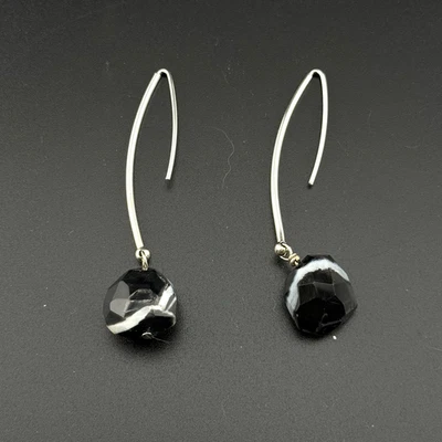 Длинные серебряные серьги-агаты с имитацией полосок черно-белый дизайн длина 2,5 дюйма - Изображение 1 из 4