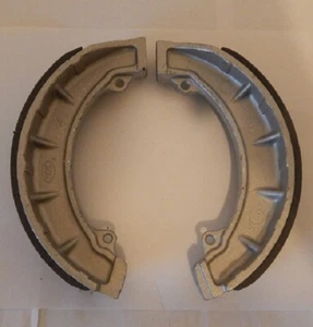 Triumph/BSA Motorcycle Brake Shoes Front 1970 A50/68-70 A65,69-70 A75/68-74T100R - Picture 1 of 1