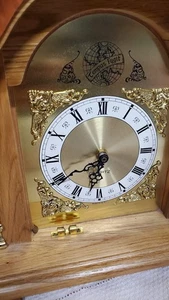 Mantel Clock Tempus Fugit Oak Wood Original M2556SK USA Quartz Movement  TESTED. - Picture 1 of 18