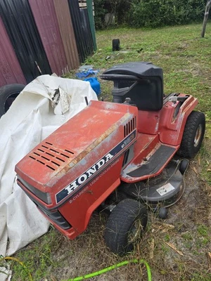 Red 98 honda lawn mower - Image 1 of 4