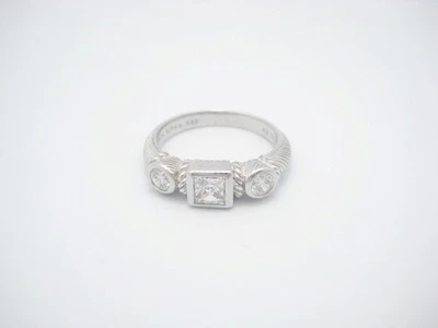 Anillo Judith Ripka Esterlina Redondo Cuadrado Piedras Centrales Transparente Circonita Talla 11 Foto 1 de 4