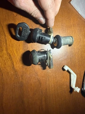 Llave y cerraduras Saab Classic 900 2 puertas convertible cupé maletero Foto 1 de 4