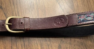 Cintura vintage equitazione in pelle marrone con arazzo paisley e fibbia in ottone 32" - Foto 1 di 13