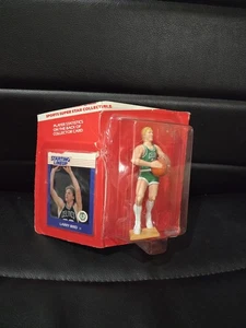 Kenner Starting Line Up Larry Bird 1988 de colección con tarjeta (nuevo) algunos daños - Imagen 1 de 6