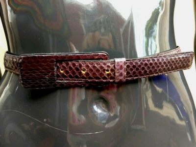 Cinturón ajustado de piel de serpiente vintage bohemio chic era disco borgoña marrón cereza S Foto 1 de 4