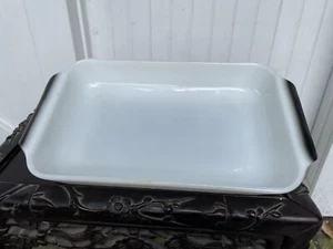 Vintage Black and White Anchor Hocking Fire King 2 Qt Casserole Baking Dish - Picture 1 of 10