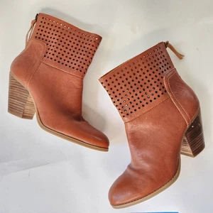 Botines Nine West Hippy Chic 7M Cuero Perforado Marrón - Imagen 1 de 9