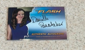 FLASH SEASON 1 Trading -- Danielle Panabaker AUTOGRAPH Card + WARDROBE Card - Picture 1 of 4
