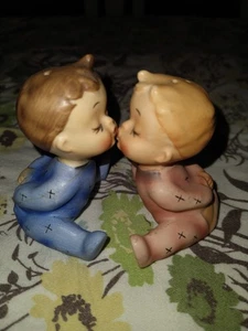 Holt Howard Kissing Babies Salz & Pfefferstreuer Original Aufkleber 1959 MCM Vintage - Bild 1 von 9
