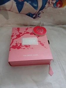 Body Shop Japanese Cherry Blossom 🌸 Gift Set 3 Pack Fragrance Mist Lotion Gel - Picture 1 of 4