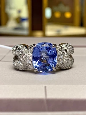 Anillo de cóctel cruzado de diamantes y zafiros aciano con cojín de platino sin calor GIA Foto 1 de 4