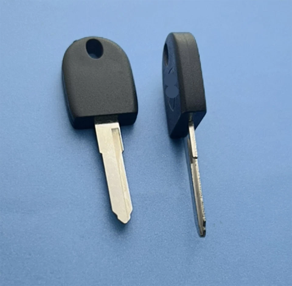 2 llaves en blanco sin cortar para Ducati Monster 600 620 695 696 900 S2 S4 S2R S4R S4Rs Foto 1 de 1