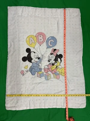 Disney 1984 ~ peso ligero ~ edredón de cuna ~ hecho a mano ~ bebé Mickey, Minnie y Pluto 42x32"" Foto 1 de 4