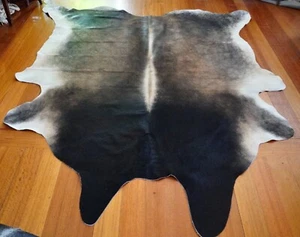The Colours of Fire and Earth - AN OUTSTANDING PREMIUM BRAZILIAN COWHIDE RUG - Picture 1 of 6