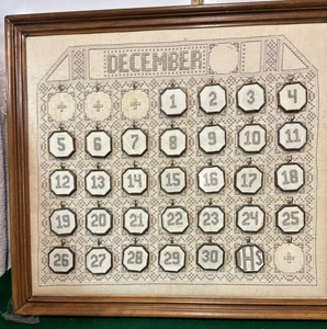 Weihnachten Holzrahmen Countdown Kalender Glas Kreuzstich Fliesen 28 x 30,5 - Bild 1 von 15