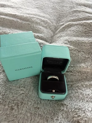 蒂芙尼 950 白金 4.5 毫米重型结婚戒指美国尺寸 6 — 第 1/4 张图片