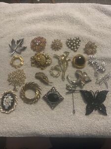 Lot Of 20 VNT modern Brooches Glass Gold Silver Rhinestones Pearls