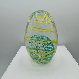 Art Glass PAPERWEIGHT Yellow LATTICE Teal SWIRL Egg Shaped Colorful Cool Vintage - Picture 1 of 3