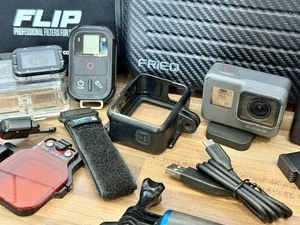 GoPro HERO5 Black 4K Action Camera 64gb Dive Underwater Lots Accessories Battery - Picture 1 of 11