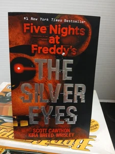 Five Nights At Freddy's The Silver Eyes  2016 SC Scott Cawthon - Bild 1 von 2
