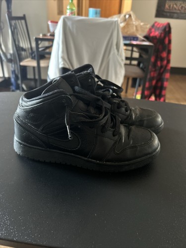 SNEAKER NIKE AIR JORDAN 1 TRIPLA NERA MEDIA 554725 030 taglia 5 5 Y