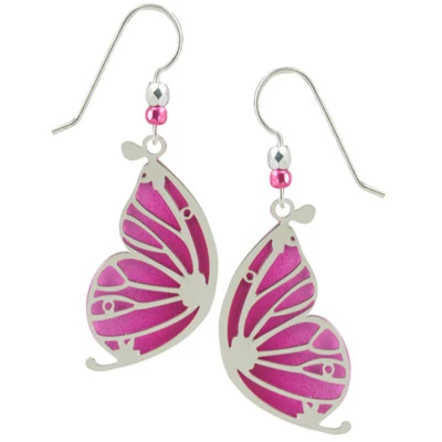 Pendientes perforados Sienna Sky rosa mariposa con superposición grabada hechos en EE. UU.  Foto 1 de 2