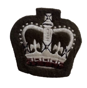 Insignia de oficial del ejército británico corona parche insignia de tela QC EIIR 57 mm nuevo 1 pieza - Imagen 1 de 6