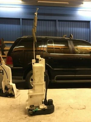 Chrysler Pacifica 2005 cierre de puerta lateral izquierdo con actuador OEM Foto 1 de 3